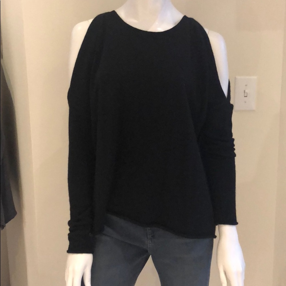Line Cold Shoulder Sweater